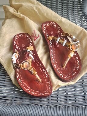 Fashion Inspired Brown and Tan rubber Beaded Thong Sandals